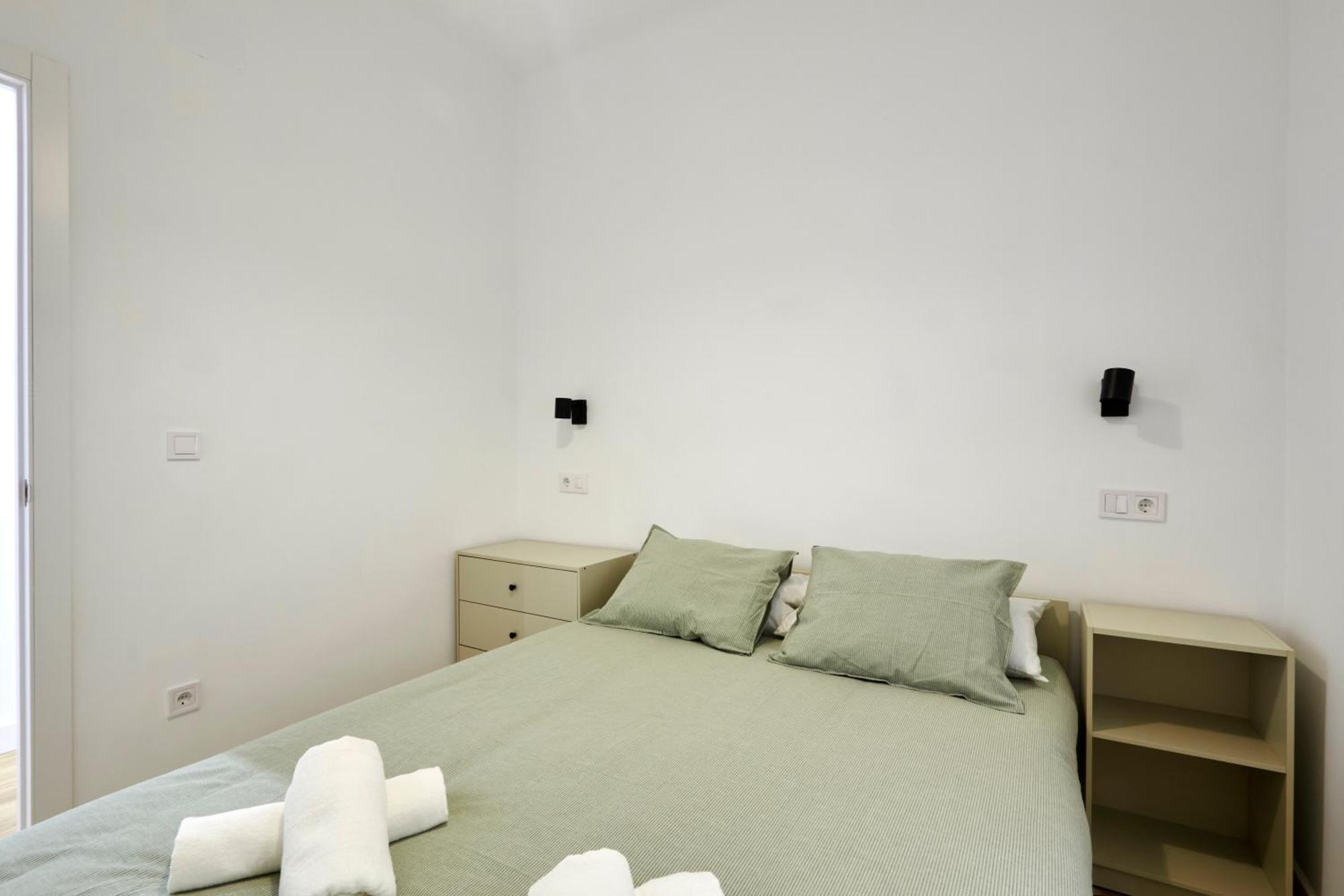 Comfortable Apartment Next To Apolo Theater Barcelona Luaran gambar