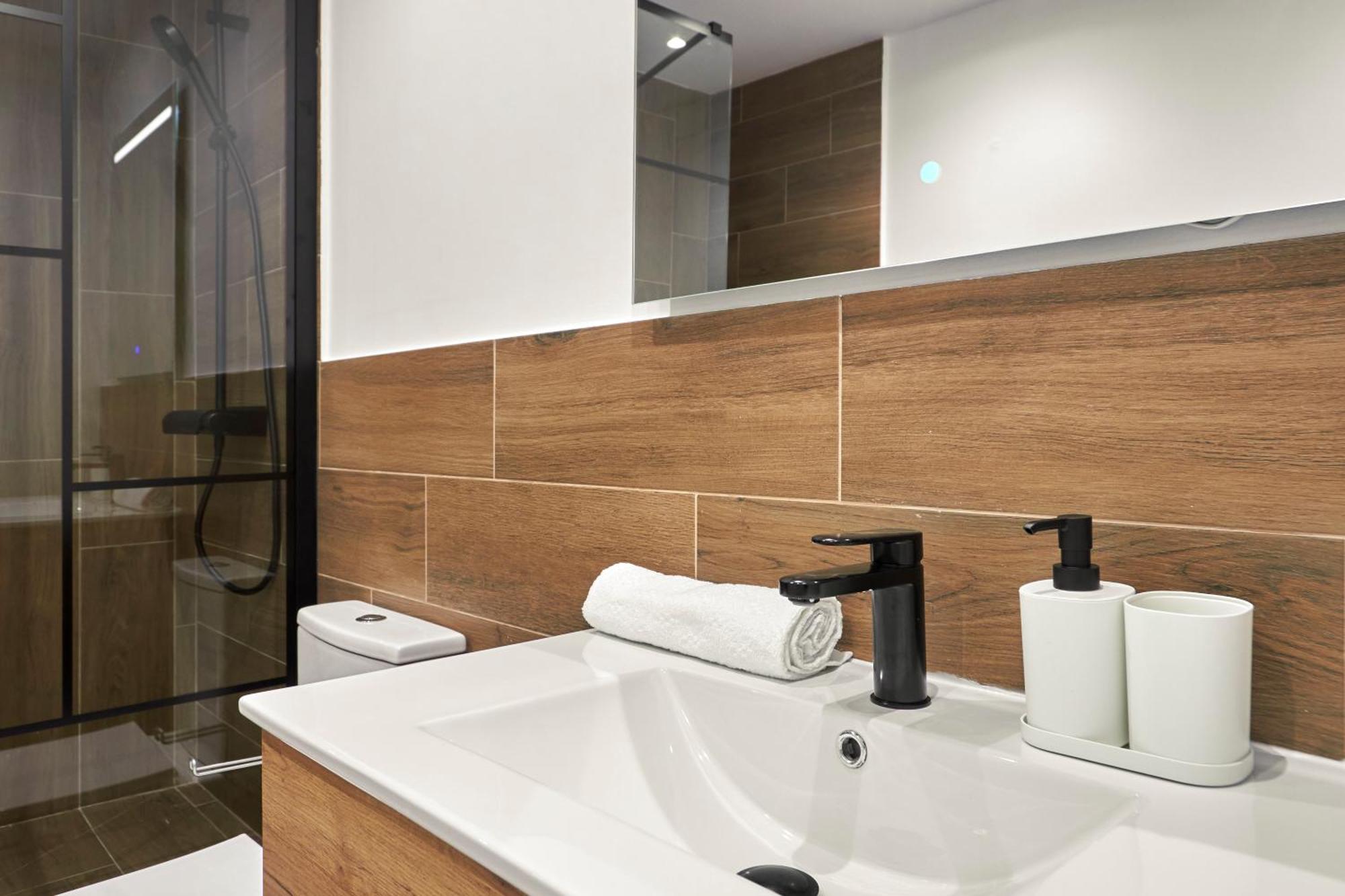 Comfortable Apartment Next To Apolo Theater Barcelona Luaran gambar